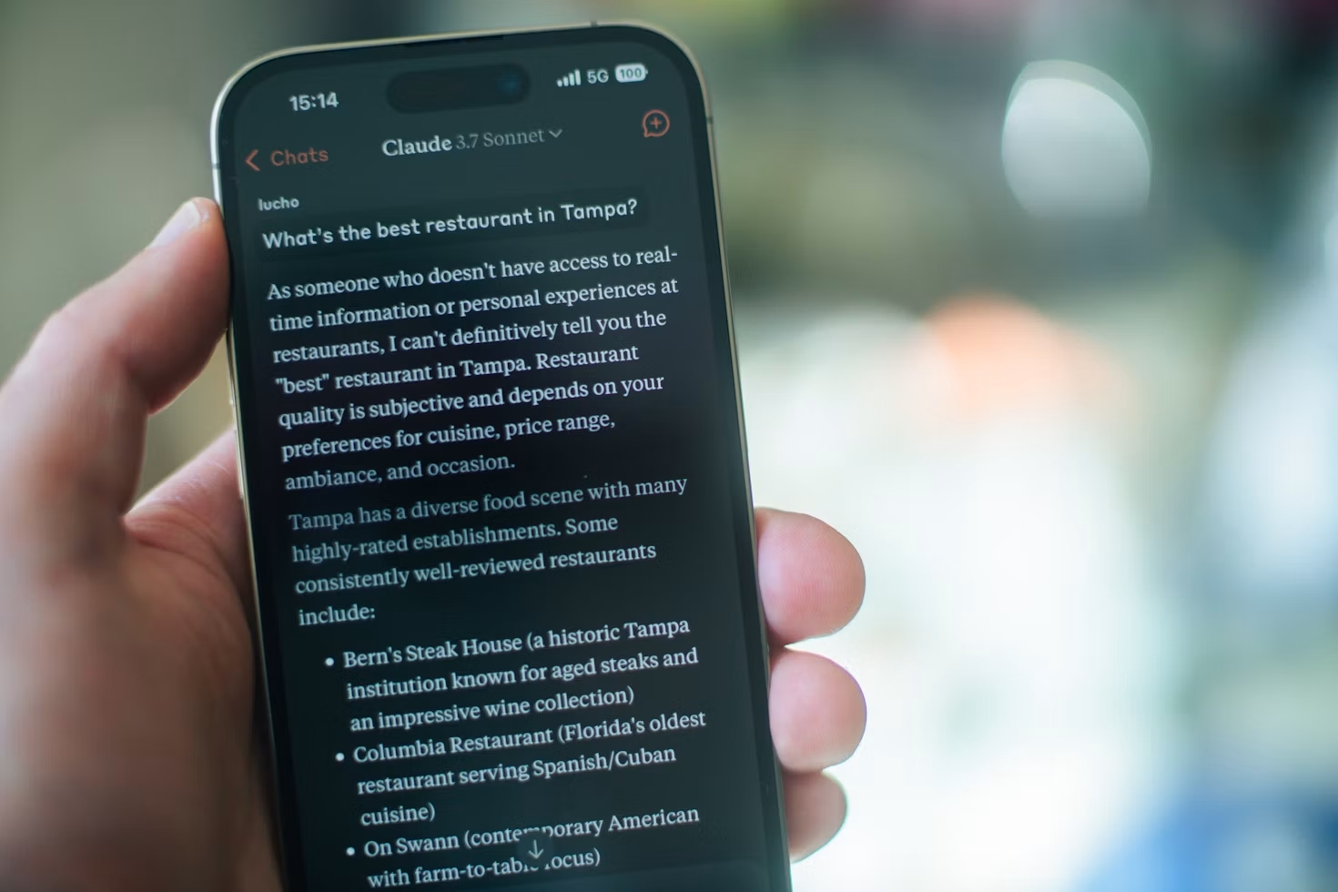 L'application Claude ouverte sur un smartphone.