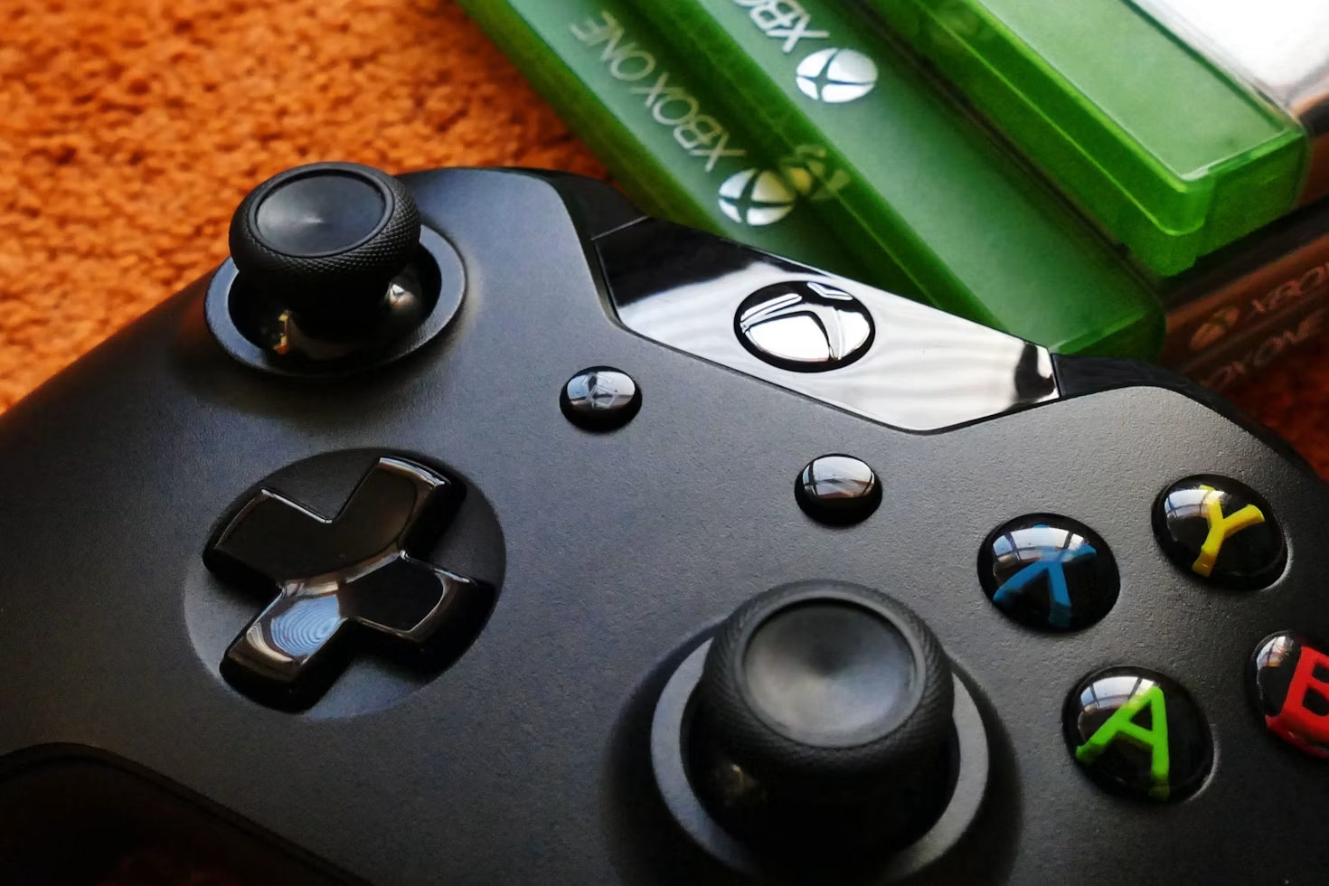 Une manette xbox one.